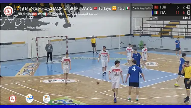 İlginç protesto, oyuncuları sahadan çekti