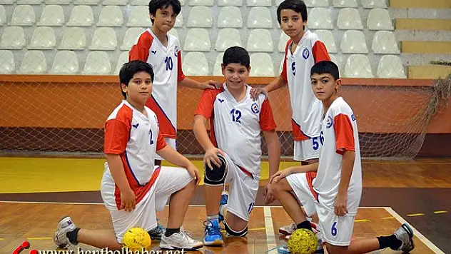 İzmir’de Amatör Spor Kulüpleri Hentbol Turnuvası Sona Erdi