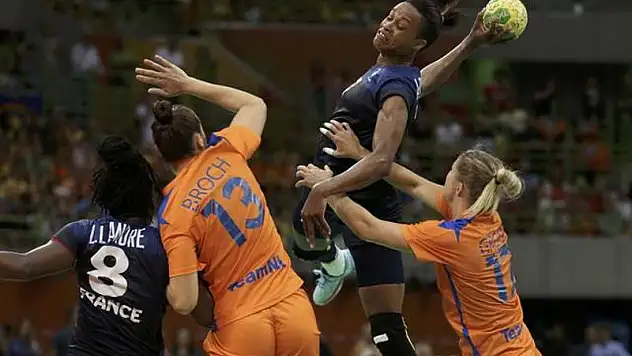 Kadınlarda ilk finalist Fransa