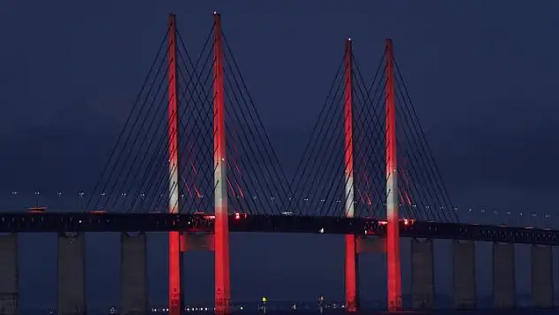 Köprünün rengi Kırmızı-Beyaz