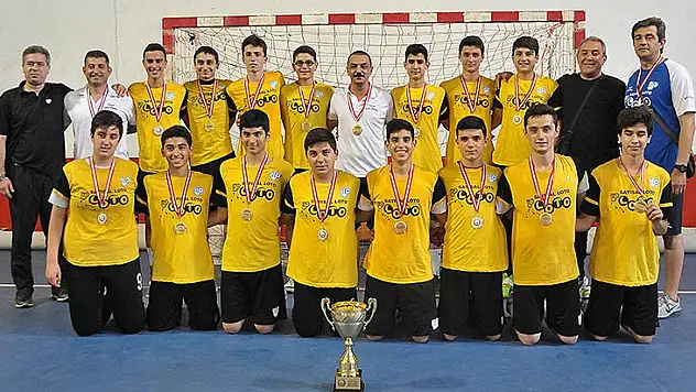 Küçük erkeklerin şampiyonu M.M.Piyango