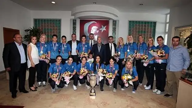 Kupa Yenimahalle Belediye Başkanı Fethi Yaşar’ın Elinde