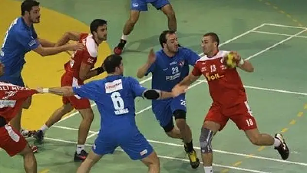 Mersin Hentbol Evinde Galip