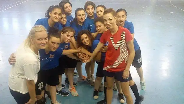 Metropol Spor Kulübünden 6 İmza