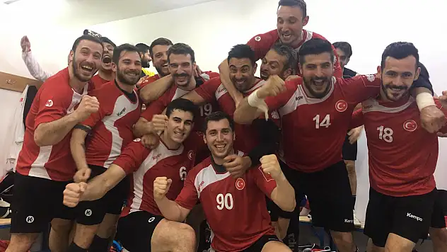 Milliler maç saatini bekliyor