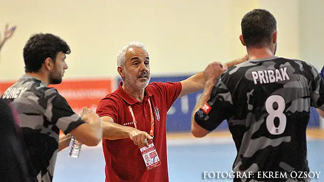 Müfit Arın: 'Galibiyetten dolayı oyuncularımı kutluyorum'