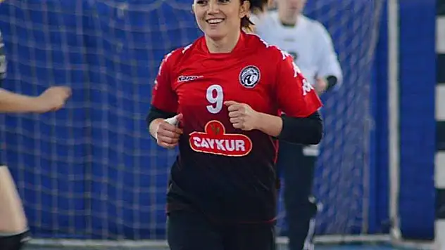 Rüveyda Halıcı’dan Hentbole Elveda