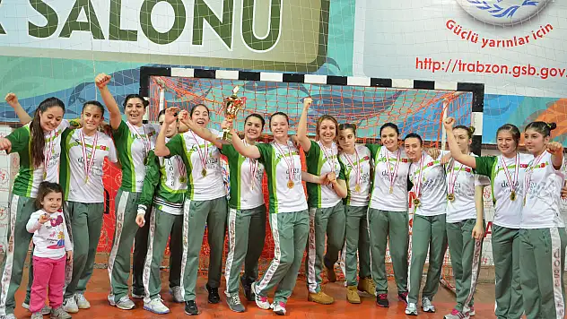 Sadece Doğa Koleji Yarı Finale Yükseldi