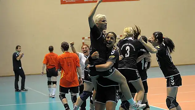 “Sahada Sekiz Kişi İdik”