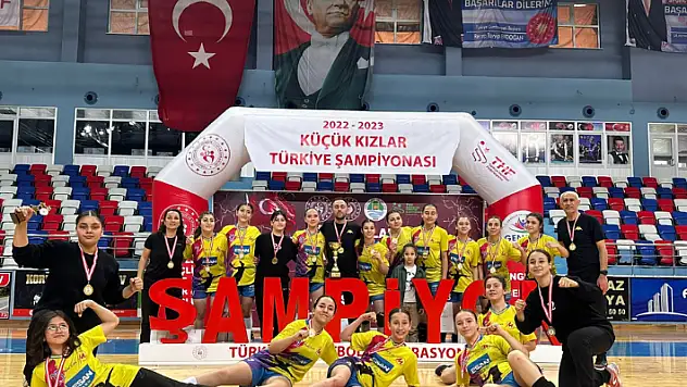 Şampiyon Kastamonu Esan Akü Merkez Spor Kulübü