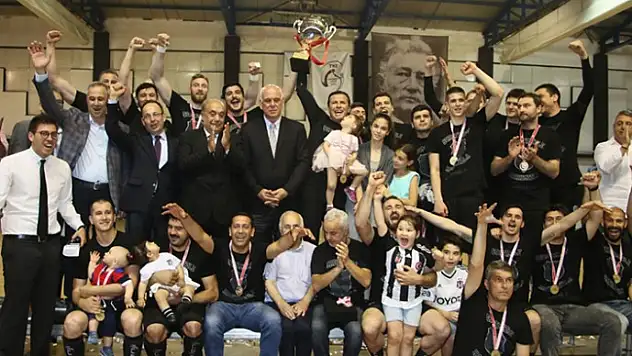 Şampiyon oldular imzayı attılar