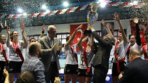 Şampiyonun kutlaması böyle olur