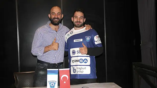 SELKA’dan sağ kanata takviye