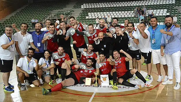 SELKASPOR turnuvayı lider bitirdi