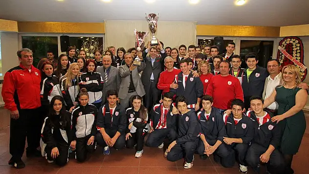 Şeytanlara Çifte Kutlama