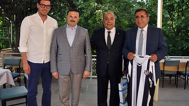 Soma Kaymakamı hentbolcuları ağırladı