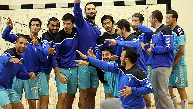 Tarakçı: “Hentbol dünyasına renk katıyoruz”