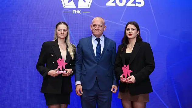 Türk Hentbolcular Kosova'da Zirvede: Fetane Uzunlar ve Sevdanur Özkan Yılın En İyileri Seçildi!