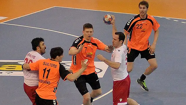 Türkiye: 23 – Hollanda: 30