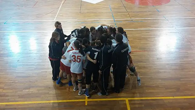 U17 Bayanlar Akdeniz Konfederasyonunda Altın’a Gidiyor