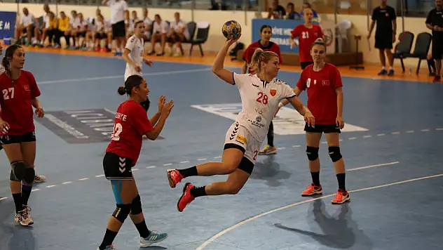 Uluslararası turnuvada 1 galibiyet 1 beraberlik