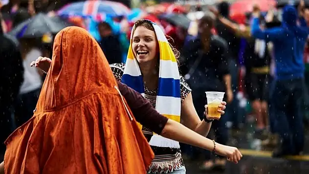 Yağmur çoşkuya engel olamadı