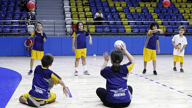Yenimahalle’de geleceğin yıldızları yetişiyor