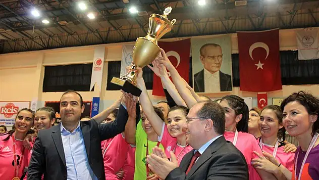 Yıldız Kızların En Büyüğü