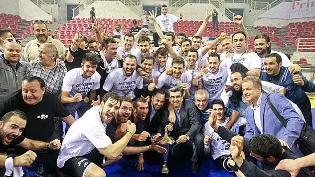 Yunanistan’da çarşı karıştı!