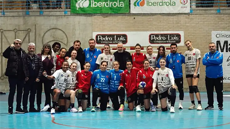 Bursa Büyükşehir Belediyespor İspanya'da Galip!