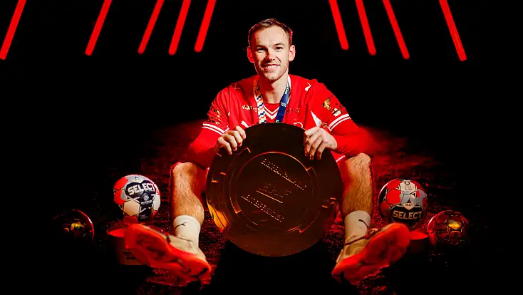 Her Şey Yeni, Her Şey Bildiğimiz Gibi