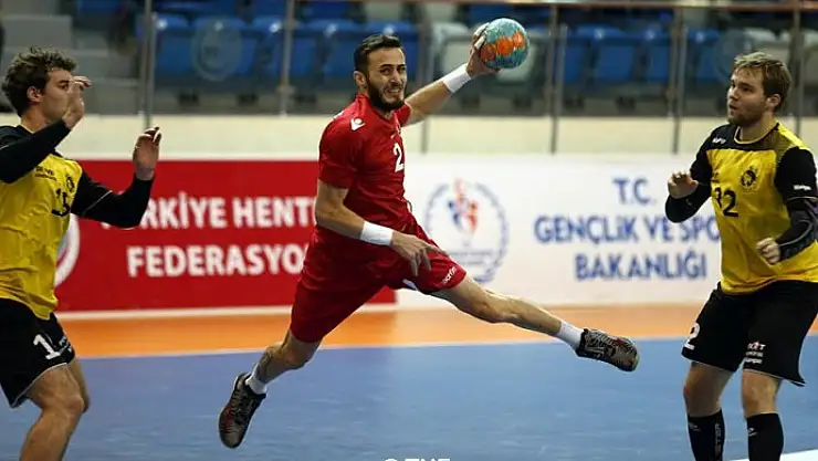 A Milliler 10 dakika dayandı