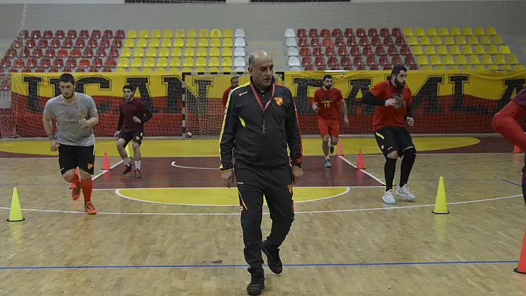 Adnan Öztürk imzayı attı