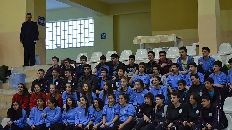 Anadolu Yıldızlarından 'Hentbolu Seviyoruz' Klibi