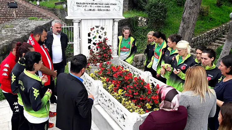 Ardeşenli oyunculardan anlamlı ziyaret