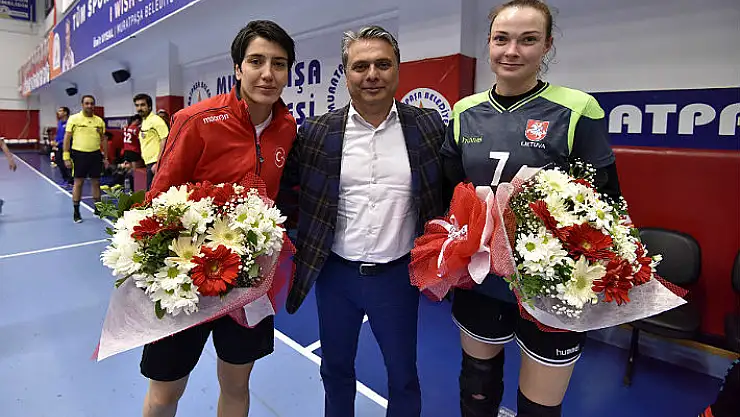 Başkan Uysal, Millileri yalnız bırakmadı