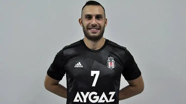 Beşiktaş’ta bir diğer yolcu Özgür Sarak