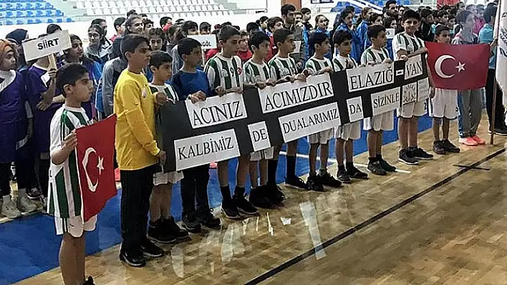 Bingöllü hentbolcular Elazığ ve Van’ı unutmadı