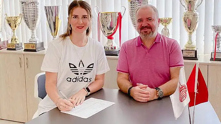 Diğdem Hoşgör iki yıl daha Muratpaşa’da
