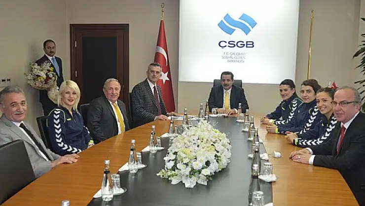 Dişi Atmacalardan Bakan Çelik’e Ziyaret