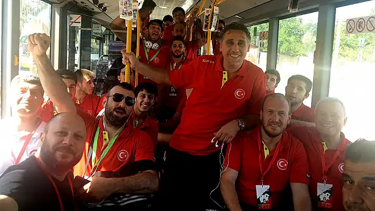 Erkek Milli Takımımızla yüzümüz gülüyor