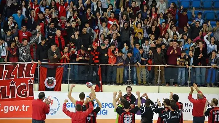 Gençlerbirliği Taraftarı İle Şen(video)