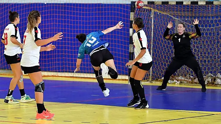 Haftanın en önemli galibiyetlerinden biri Konyaaltı Belediyespor'dan