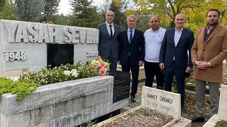 İlk ziyaret Yaşar Sevim’in kabrine