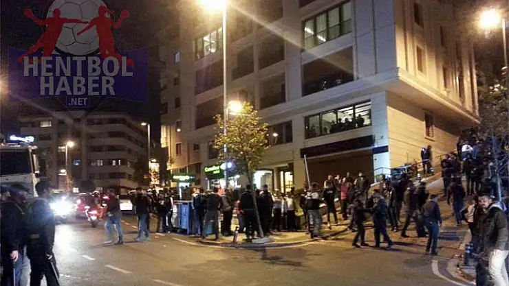 İstanbul’da taraftarlar kapıştı