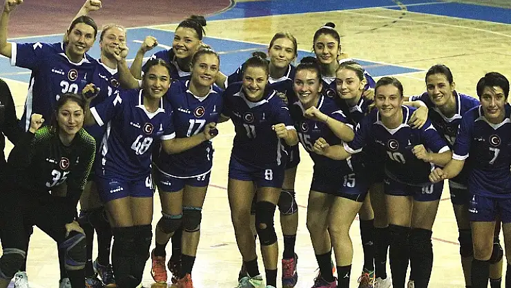 İzmir Büyükşehir Belediyespor: 30 Anadolu Üniversitesi: 27