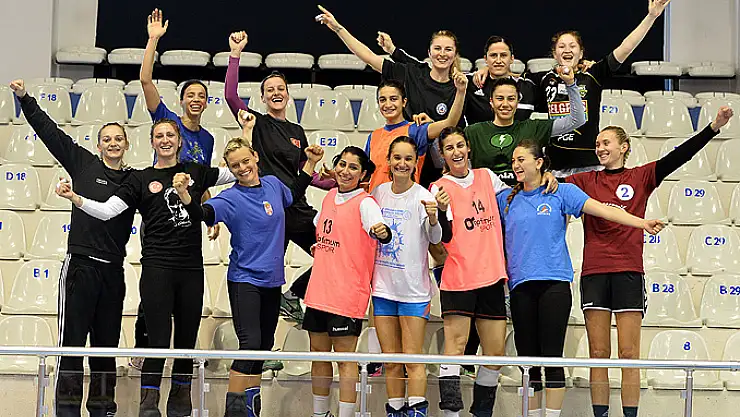 Paşa’nın Melekleri için salona