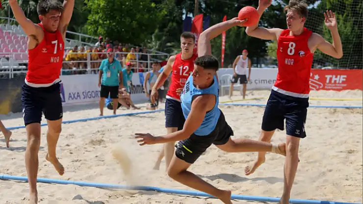Plaj Hentbolu heyecanı İzmir'de başladı