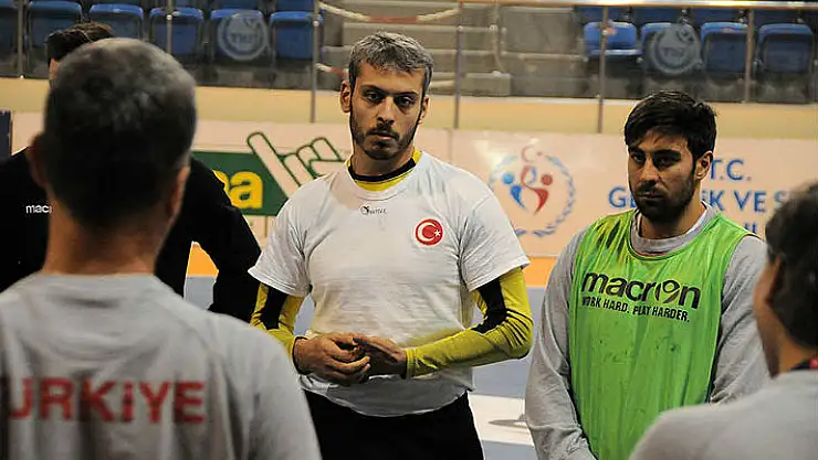 Zafer için A Millilerden davet var?