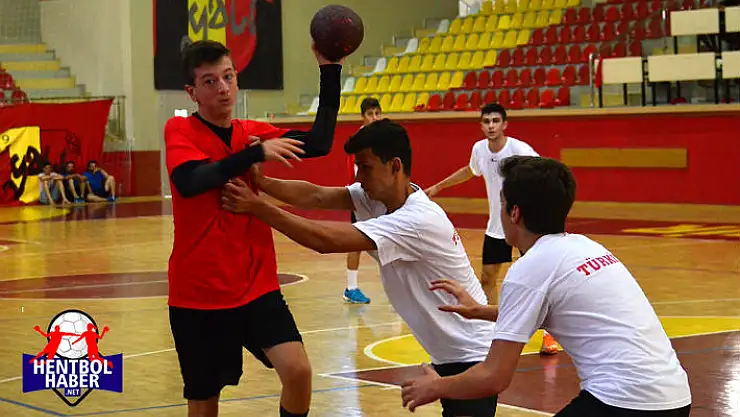 U16 Erkek Milliler İzmir’de form tutuyor